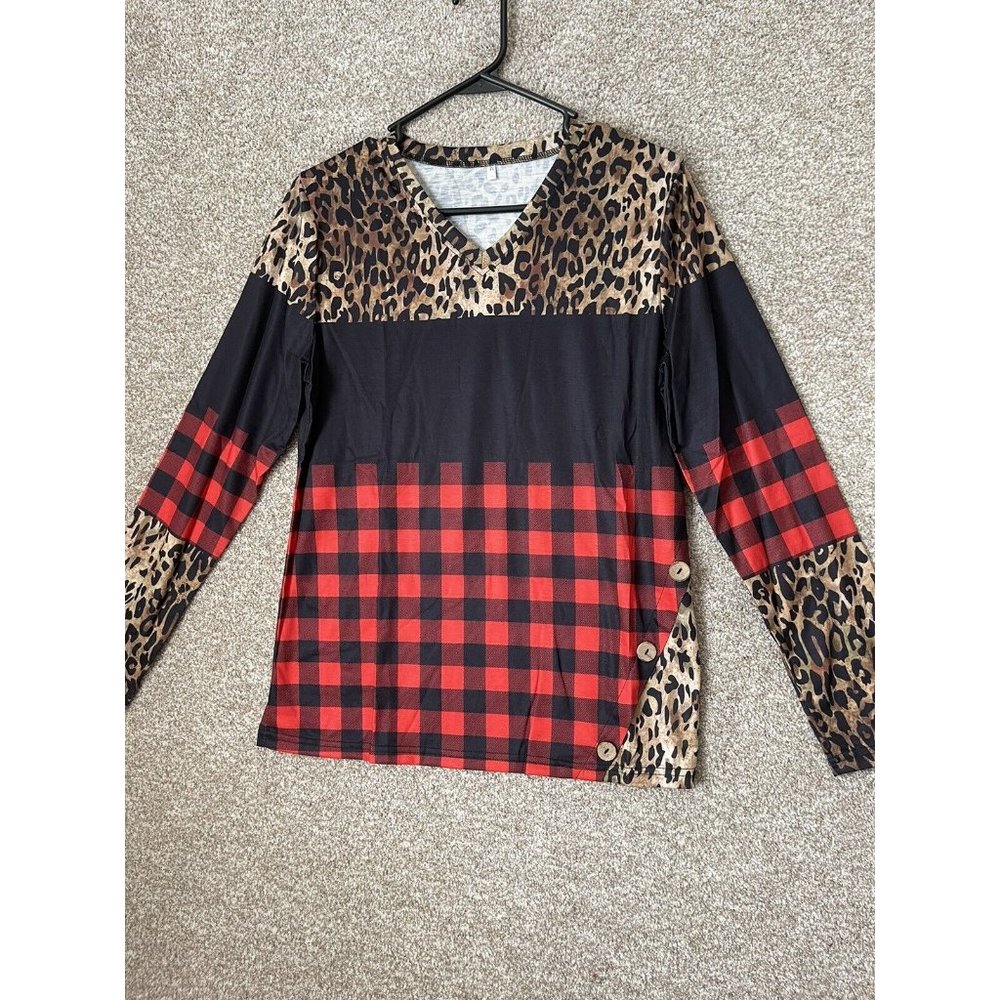 Bellelily Women’s Colorblock Cheetah Button Accent Long Sleeve Shirt Size Medium